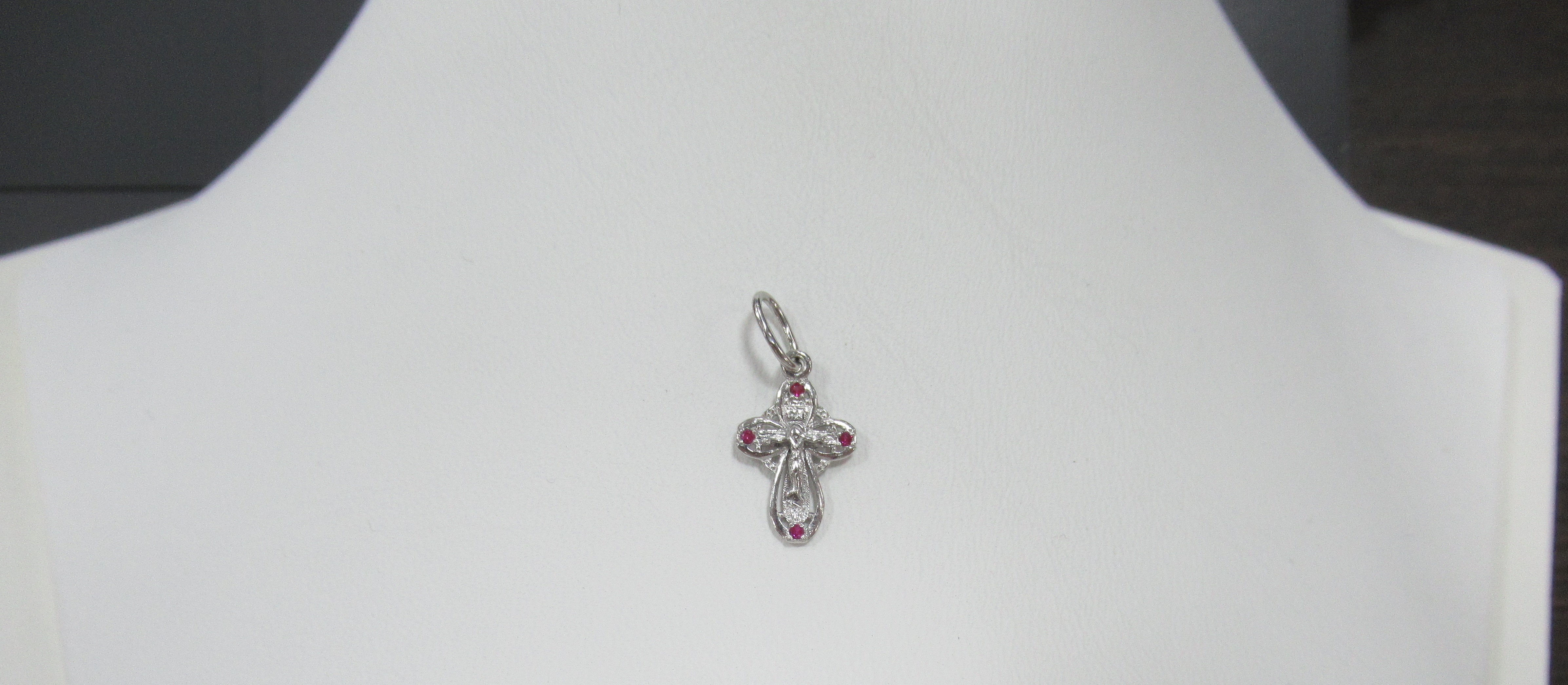 Серебряная подвеска-крест 925 пробы; вставки 4 Фианит розовый;